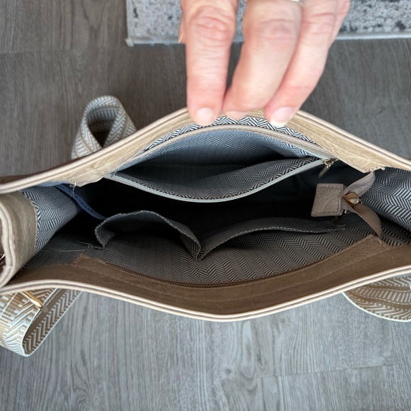 Viva Terry Vegan Crossbody Fashion Shoulder Bag Light Khaki - Picture 7 of 16